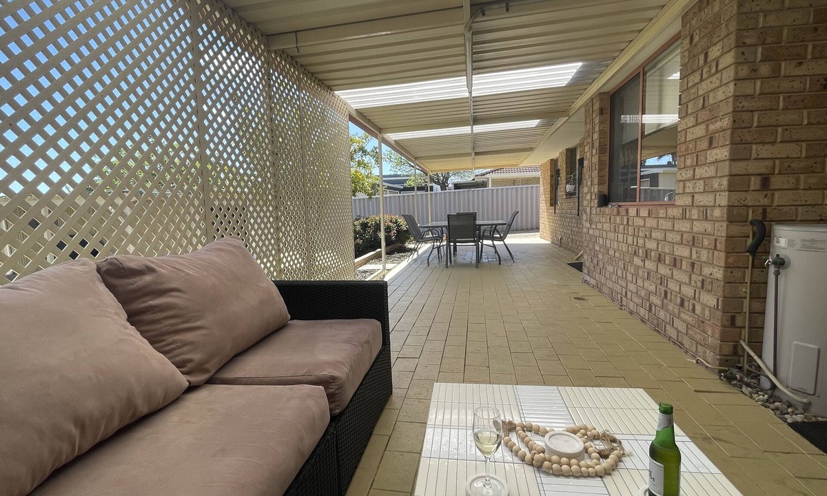 Dudley Park House | Lovely entire 3 bedroom home short walk from the foreshore