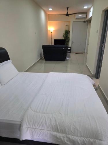 Bukit Jelutong Apartment | Lovely Studio with view