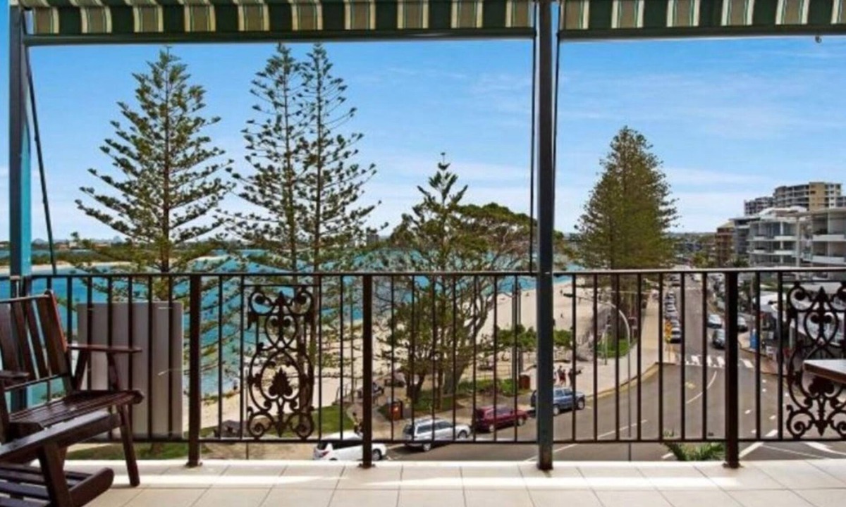 Golden Beach Apartment | Lowanna U8 Waterfront at Bulcock Beach