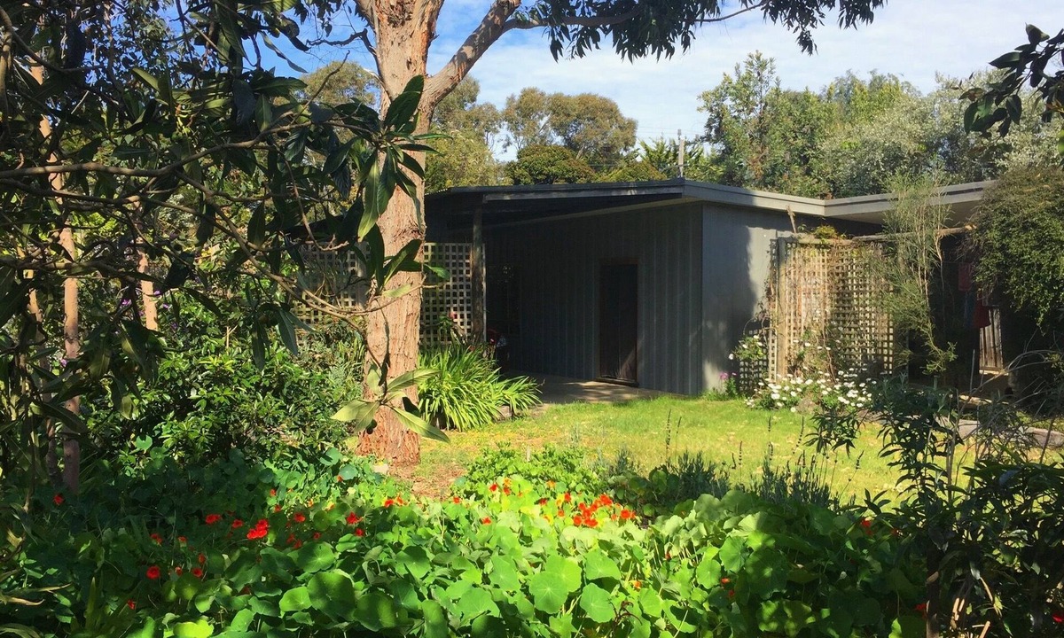 St Leonards House | Lower Bluff Hideaway. Prime location. Milly's Beach/Ramsar site. Pets welcome.
