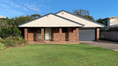 Bongaree House | Lowset Pet Friendly Home