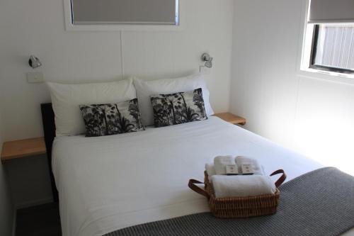Parkes Hotel | Lunar Cabins
