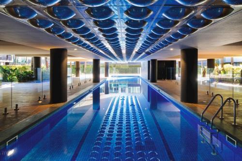 Port Melbourne Apartment | Luxe 2 Bed Apt Seconds to Beach & Minutes to City
