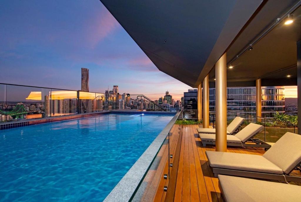 Fortitude Valley Apartment | Luxe 3BR Apt with City Views, Car Park and Rooftop Pool