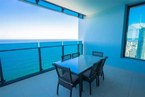 Surfers Paradise Apartment | Luxurious 2 Bedroom Apartment - Ocean View