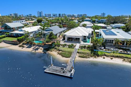 Mooloolaba House | Luxurious 4 bedroom waterfront home pet friendly near Ocean