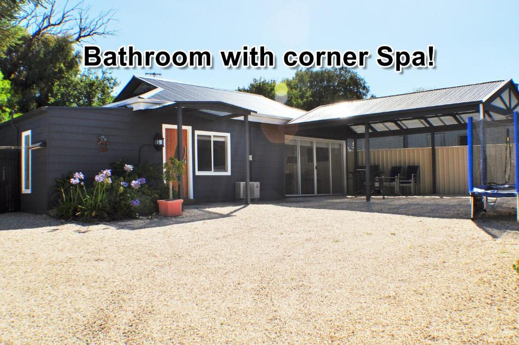 Victor Harbor House | LUXURIOUS Couples Escape, SPA BATH, Netflix, NBN