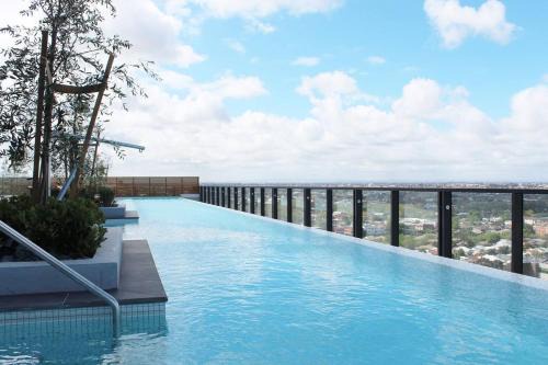 Flemington Apartment | Luxurious Flemington with Stunning Racecourse View