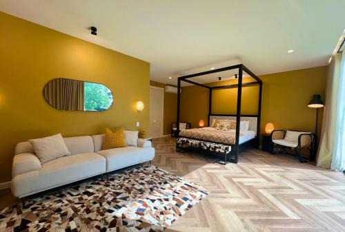Bangholme House | Luxury 1-Bedroom Retreat on 10 Acres, near beaches