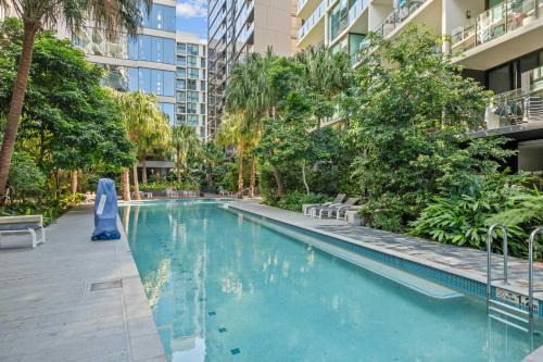 Newstead Apartment | Luxury 2 Bed 2 Bath Parking Pool Gym & Sauna