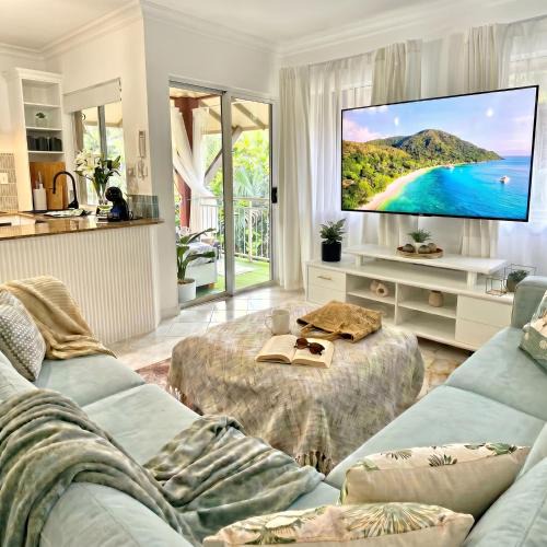 Cairns North Apartment | Luxury 2 Bedroom apartment, Treetop views, Resort with 4 swimming pools