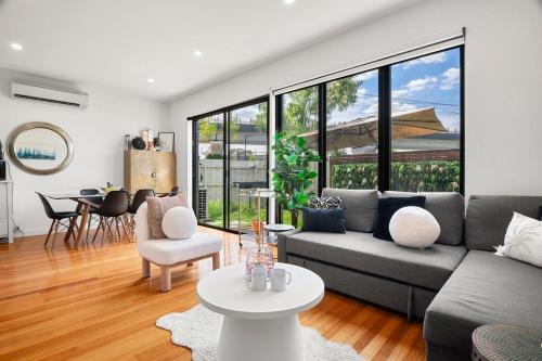 Clayton Apartment | Luxury 3 Bedroom Apartment in Clayton with Free Parking