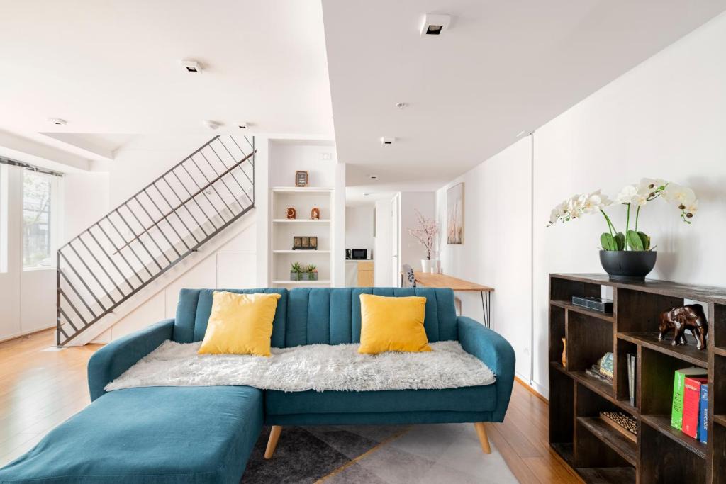 Docklands Apartment | Luxury 3-Storey Loft with free parking on premises