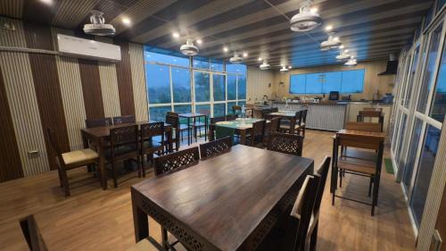 Durgapur House | Luxury 3BHK Private Pool Farmhouse Near Durgapur