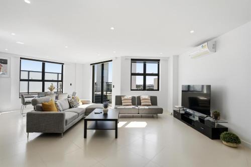 Ultimo Apartment | Luxury 3BR Penthouse with Parking & Walk to Darling Harbour & ICC & CBD & Chinatown