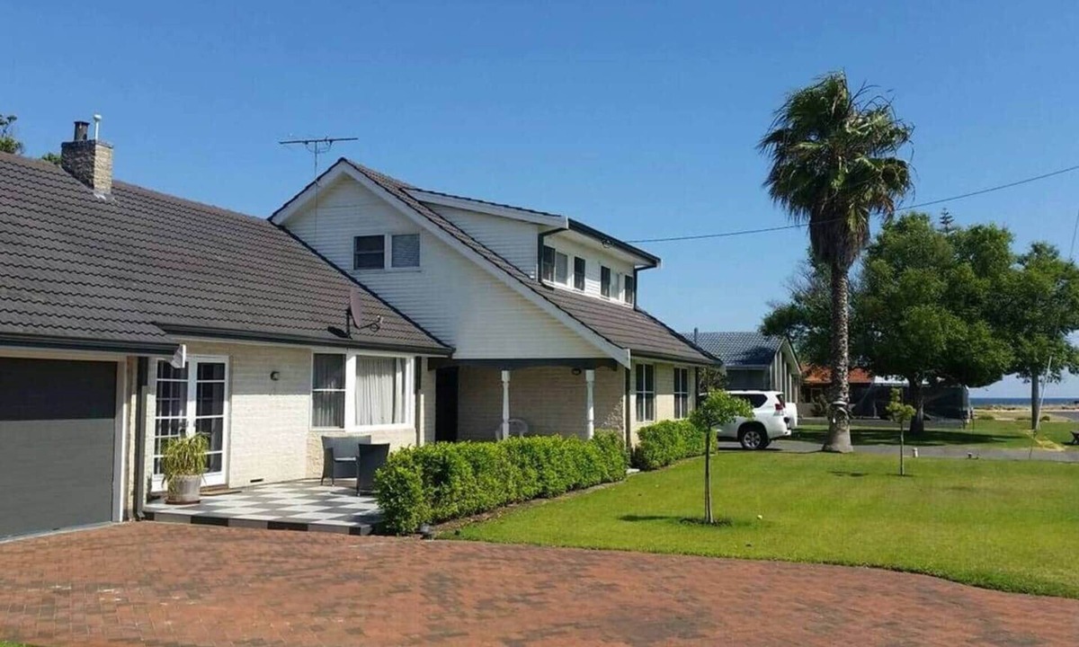 West Busselton House | Luxury 5-Bedroom Ocean-View Coastal Escape