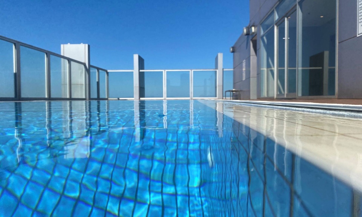East Melbourne Apartment | Luxury Accommodation with roof top pool.