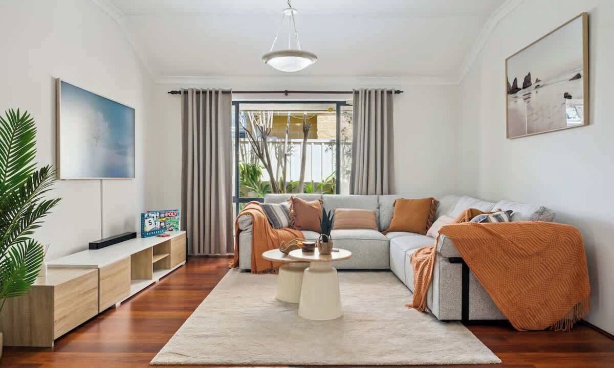 Scarborough House | Luxury Beach Getaway, Walk to Cafes - 300mbps