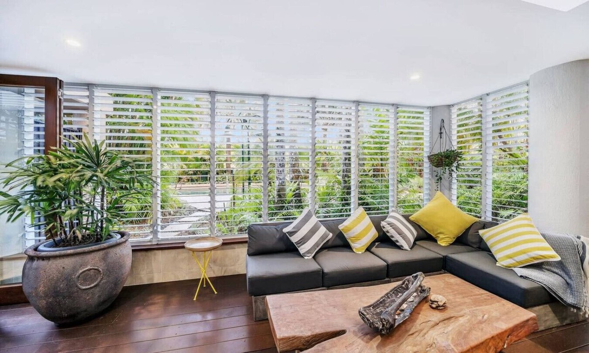 Cairns North Apartment | Luxury Beachfront Apartment with Direct Pool Access