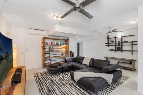 Cairns North Apartment | Luxury Beachfront Apartment with Direct Pool Access