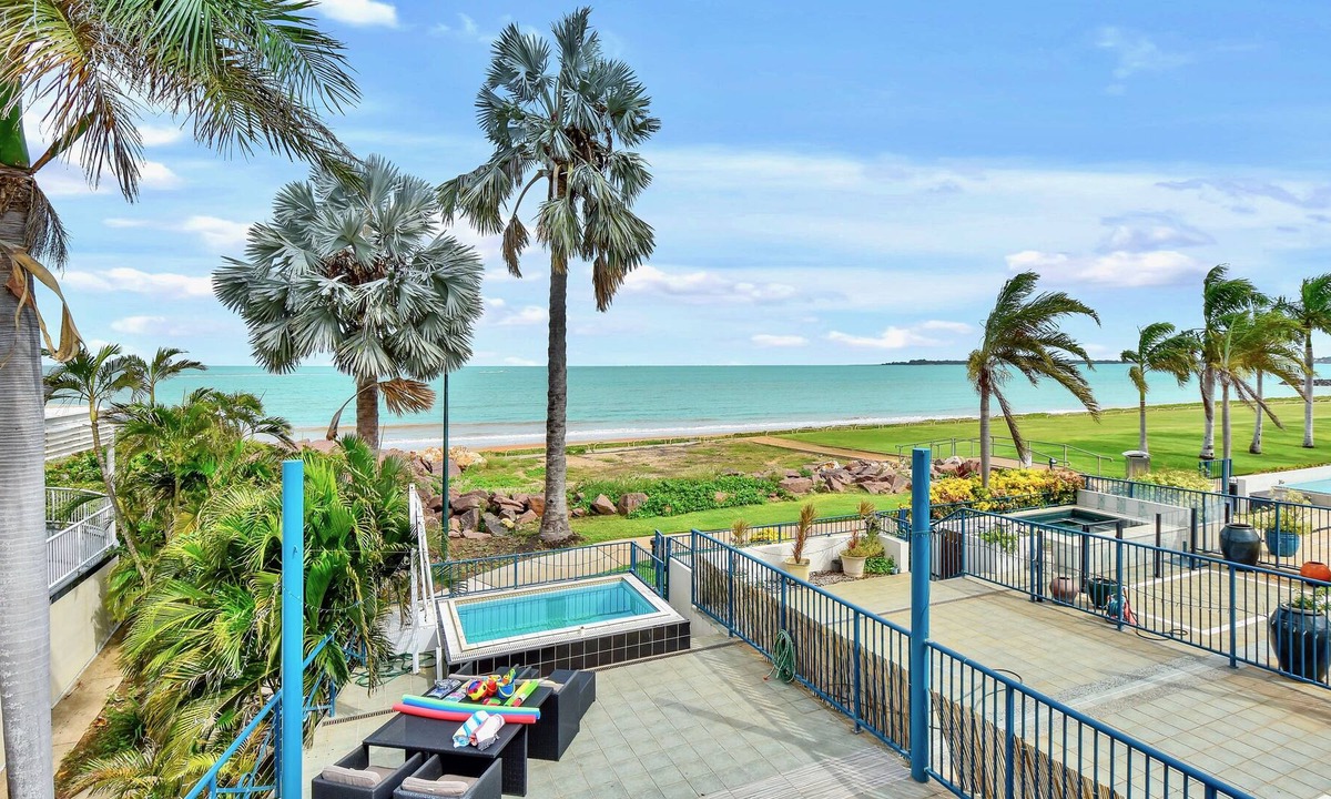 Cullen Bay Villa | Luxury Beachfront Villa | 5★ Location, Pool, Views