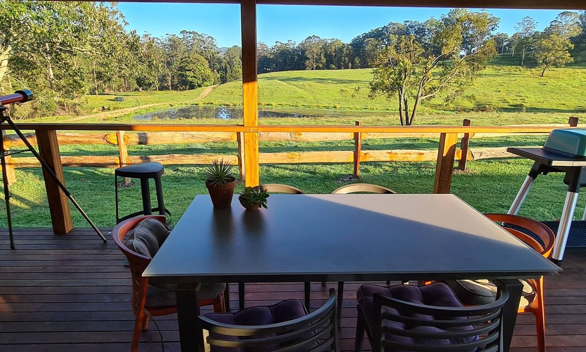 Collombatti House | Luxury Farmstay with Spectacular district views & Pet friendly