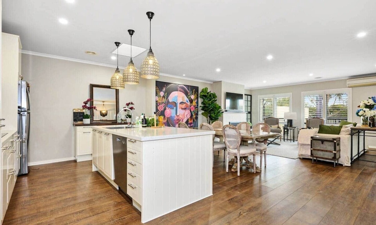Sanctuary Lakes House | Luxury Golf Course Retreat with Scenic Views