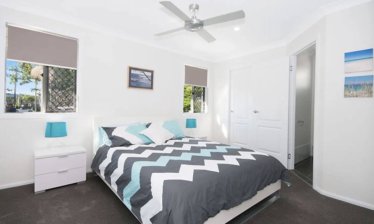 Yamba House | LUXURY HAVEN! Beautiful, central, wifi & spacious! Walking to everything!