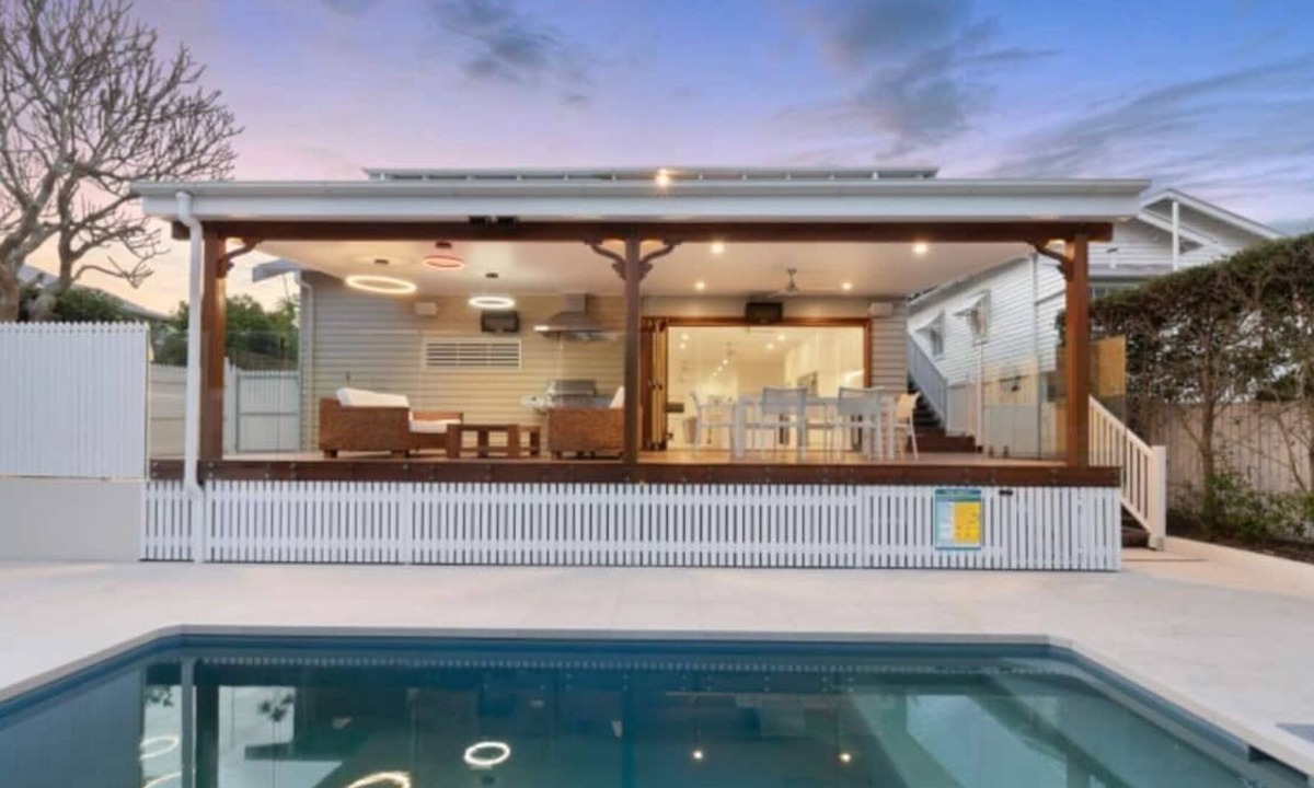 Ascot House | Luxury Home with Magnesium Pool