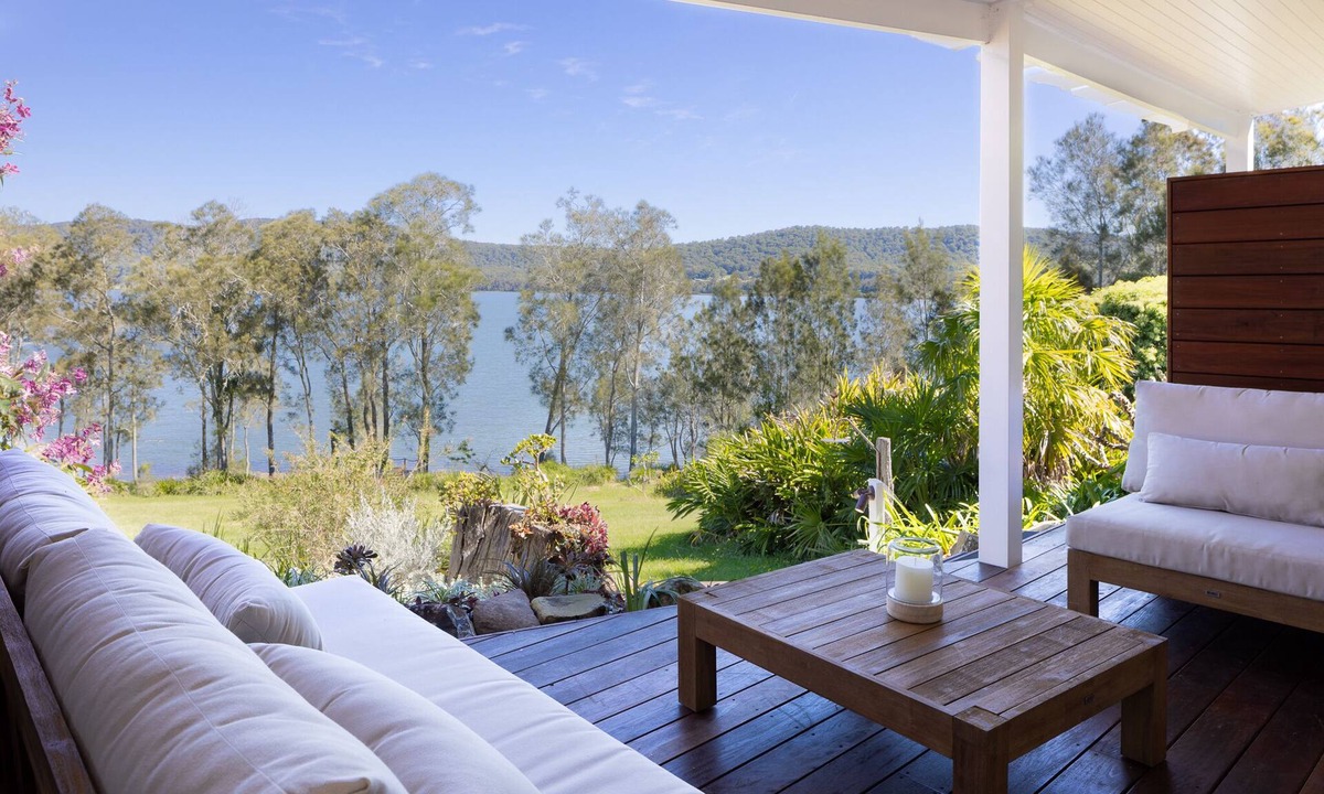 Wallis Lake House | Luxury Lakefront Villa 2 bedroom