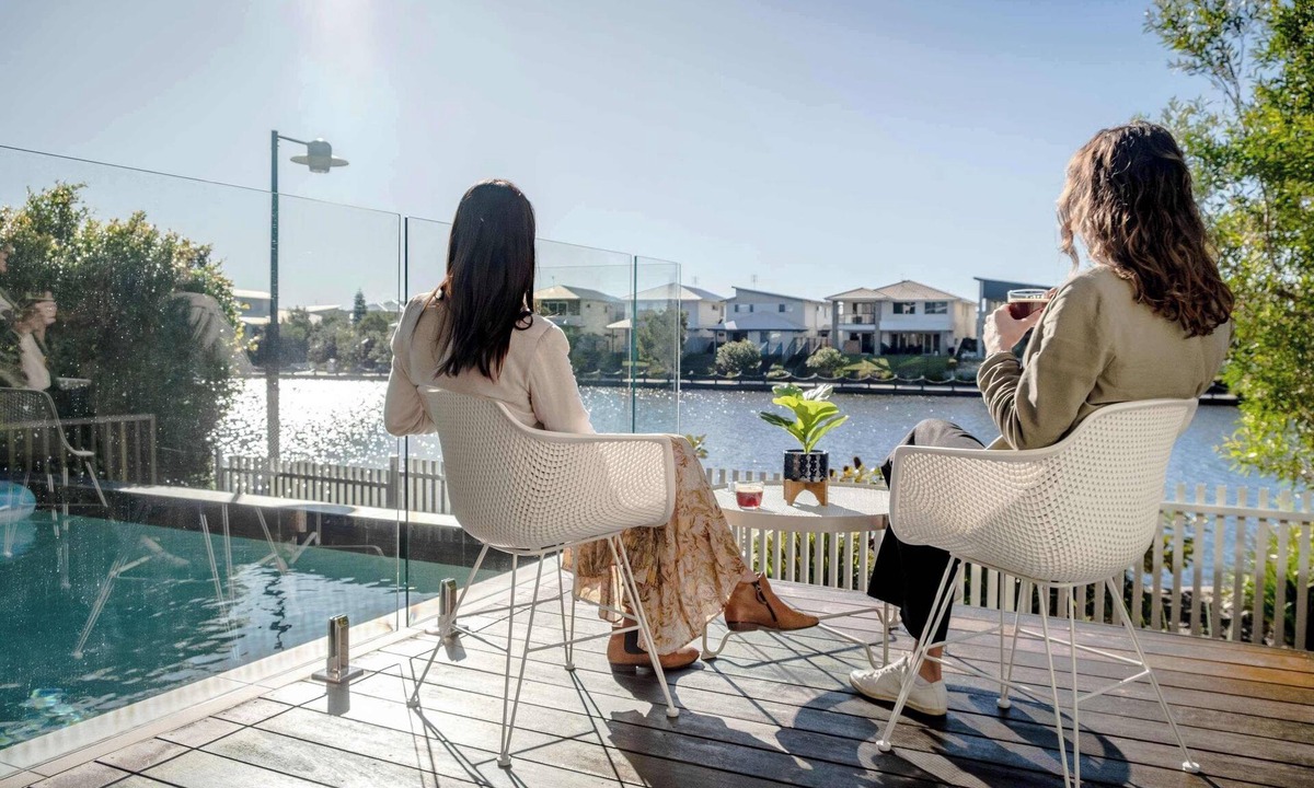Birtinya House | Luxury Lakeside Living at Birtinya