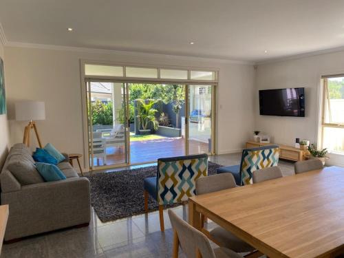 Grange House | Luxury modern beach house with stunning outdoor
