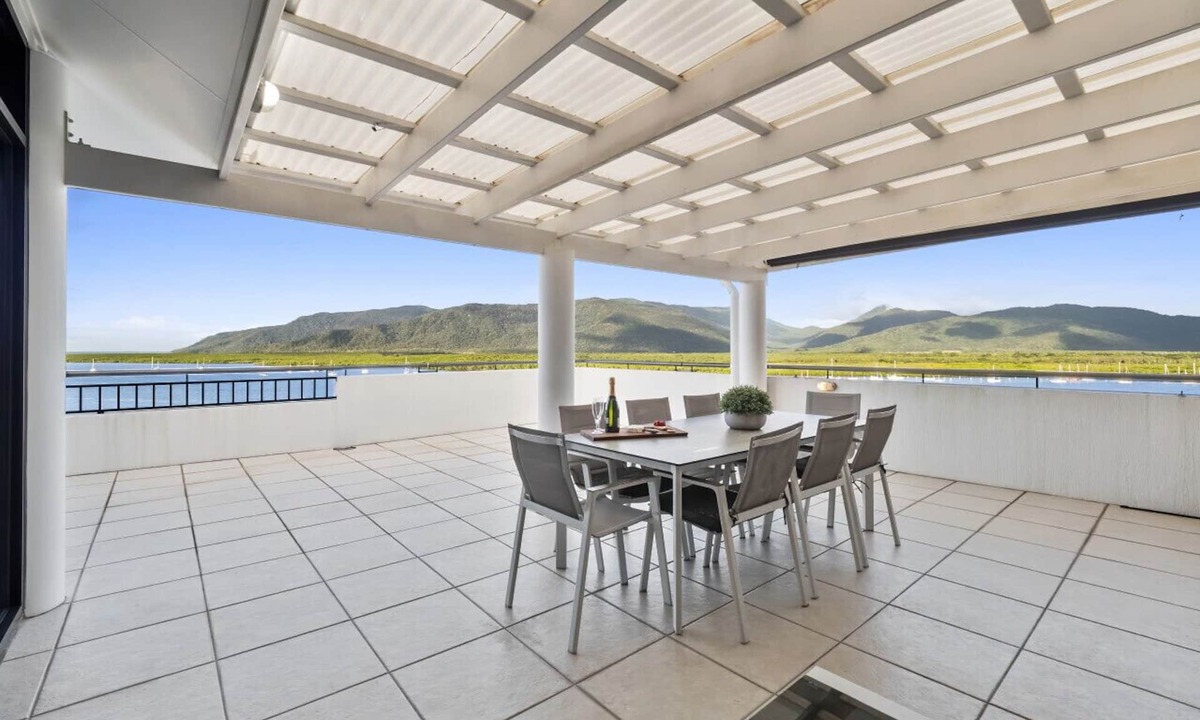 Cairns Apartment | Luxury Oceanview Penthouse Cairns City