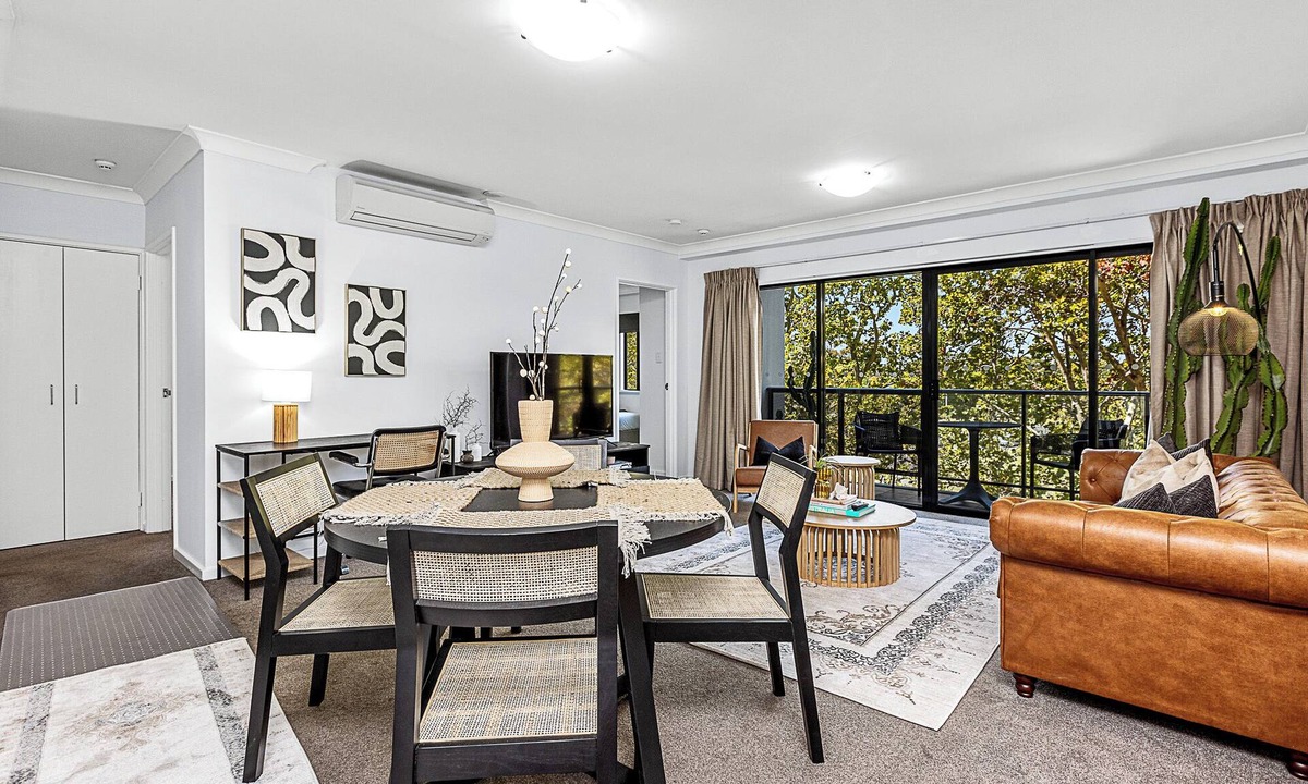 Perth Central Business District Apartment | Luxury Perth Getaway: Modern Design