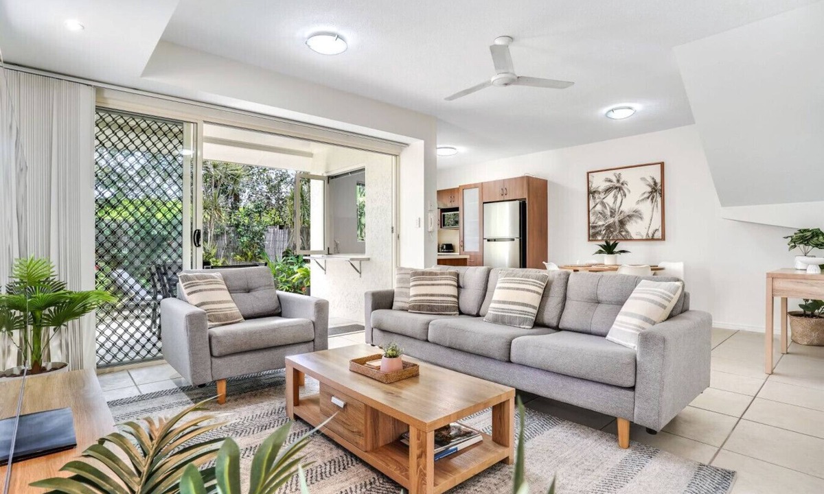Manunda Villa | Luxury Retreat in Cairns North