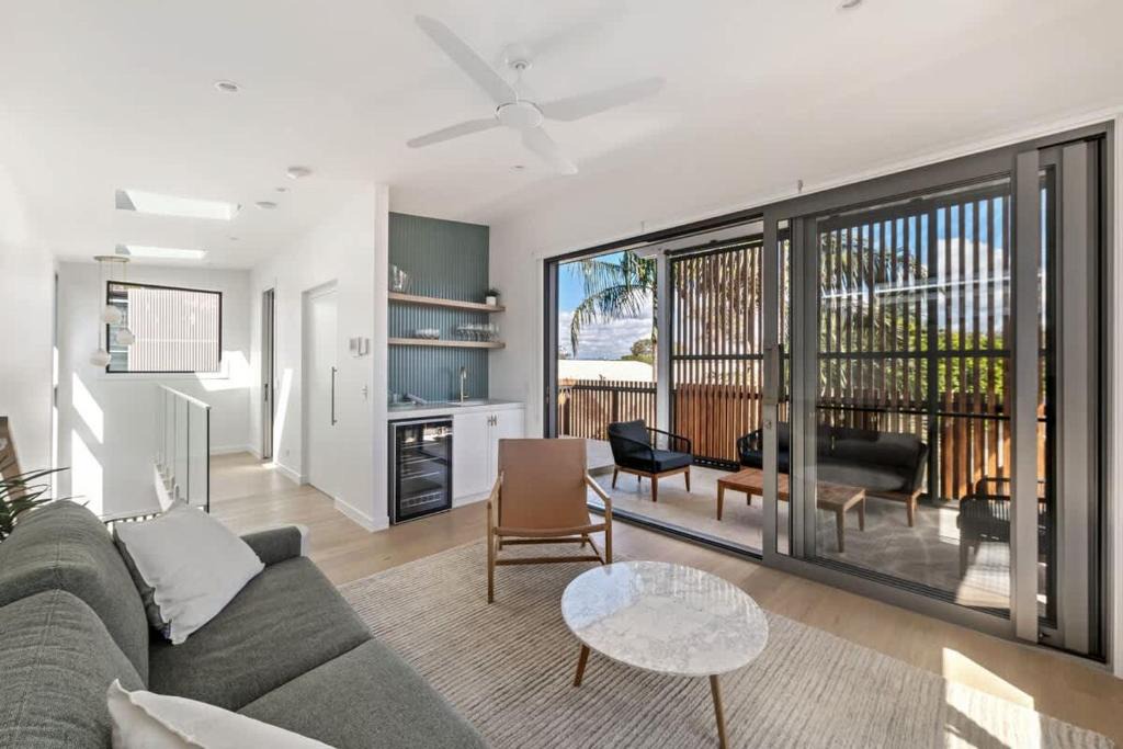 Noosa Heads Villa | Luxury Retreat New Villa 17, Hastings St