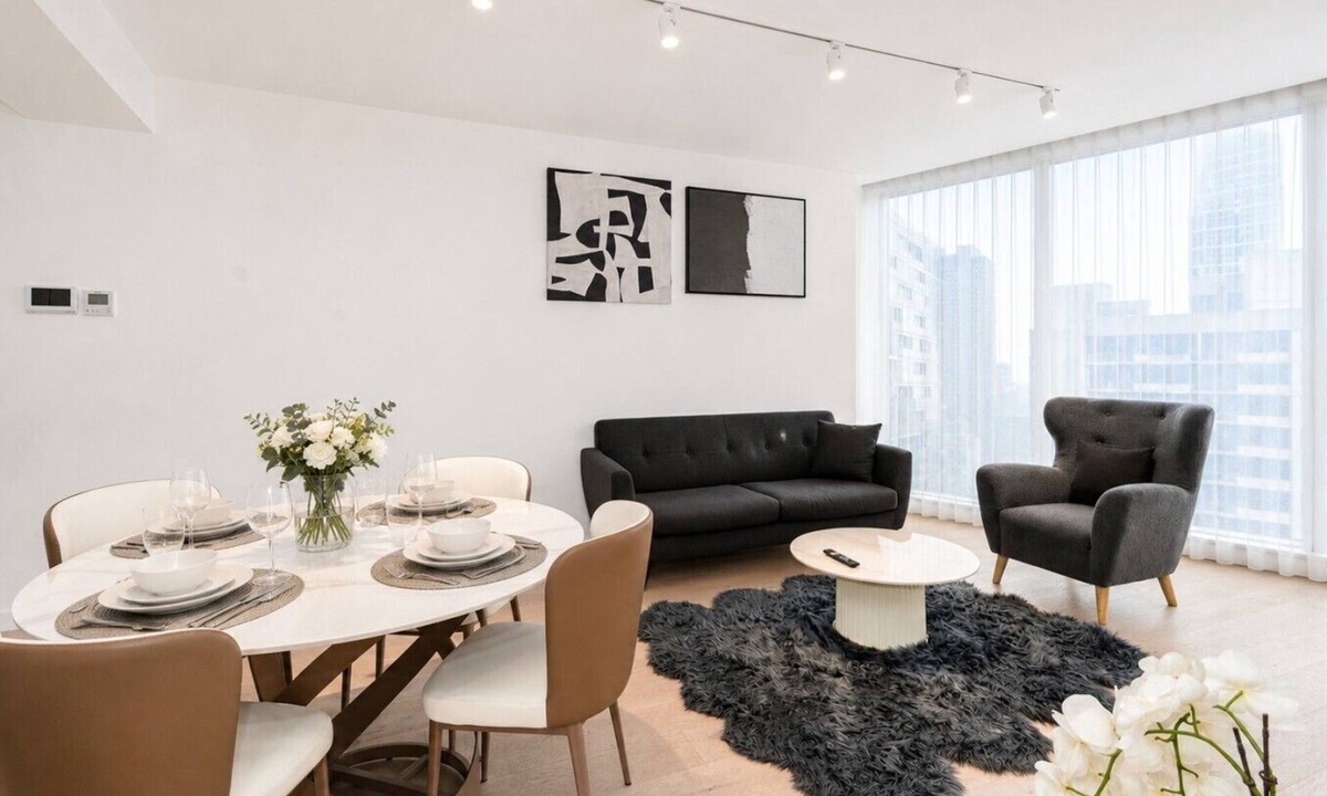 Melbourne Central Business District Apartment | Luxury Ritz 2B2B w/Pool & Gym&Sauna