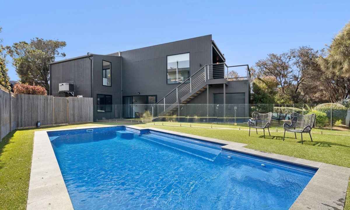 Torquay House | Luxury Sands Golf Escape with Pool and Views