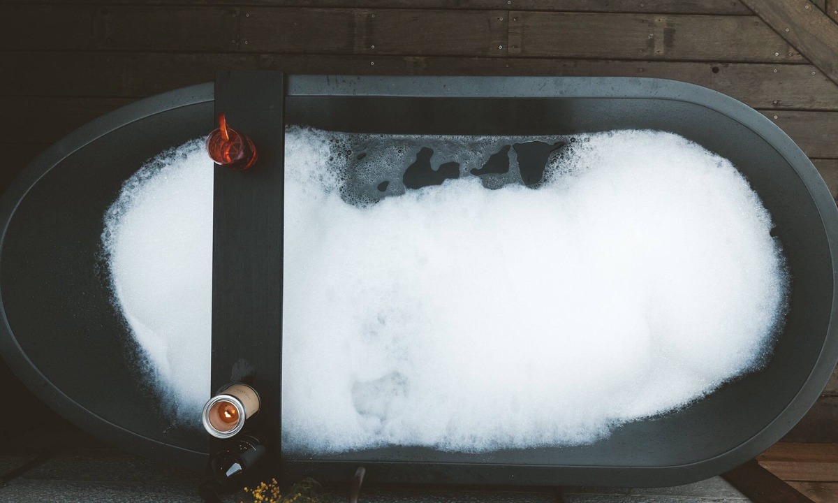 Cardiff South Bed & Breakfast | Luxury Tiny home, Outdoor bath, Infrared Sauna, Fire pit