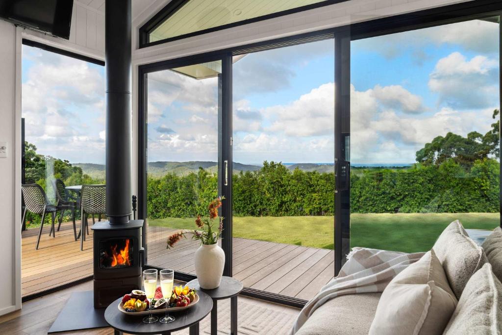 Ninderry House | Luxury Villa - Firepit - 30min to Most Attractions