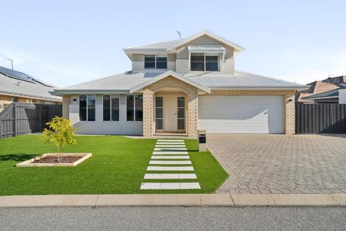 Halls Head House | Luxury Waterfront 5-Bed Family Home Near Mandurah