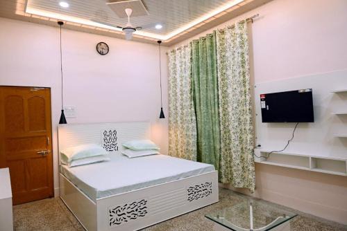 Varanasi House | Madhi Basera