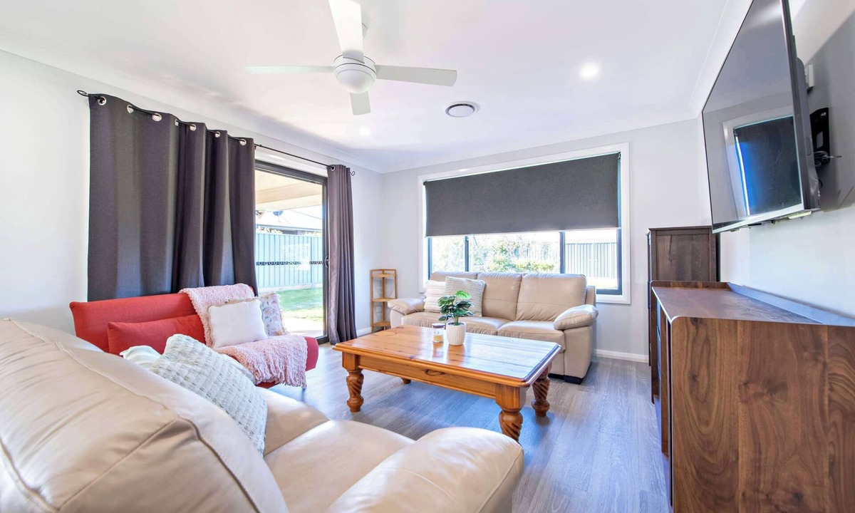 Dubbo House | Magnolia Entertainer. Firepit & Pets. Dubbo Family