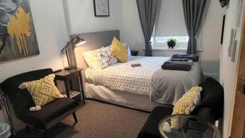 Mintaro Hotel | Magpie and Stump Hotel 'Nest Accommodation' and 1km offsite 'Loft 7' Studio