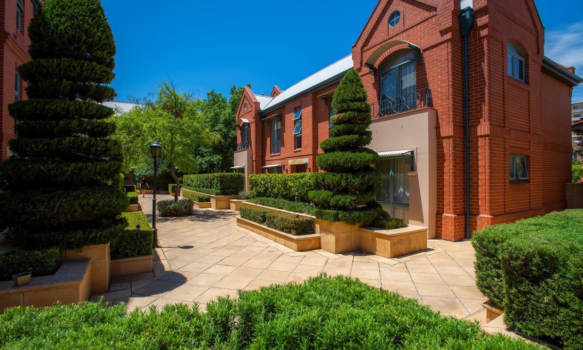 North Adelaide Apartment | Majestic Old Lion Apartments