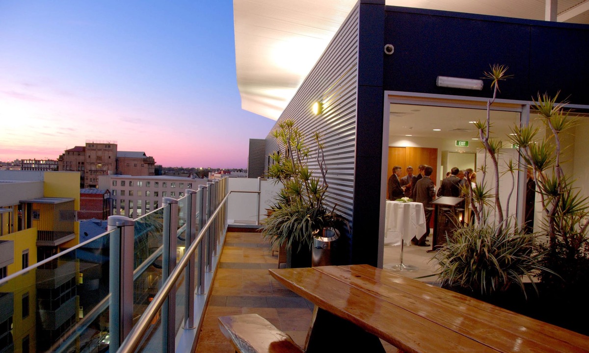Adelaide Central Business District Hotel | Majestic Roof Garden Hotel