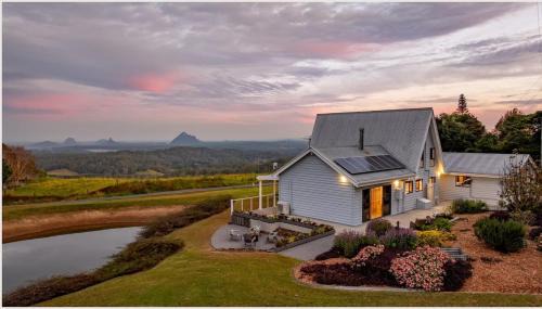 Maleny Ski Chalet | Maleny Chalet with Spectacular Glasshouse Mtn Views