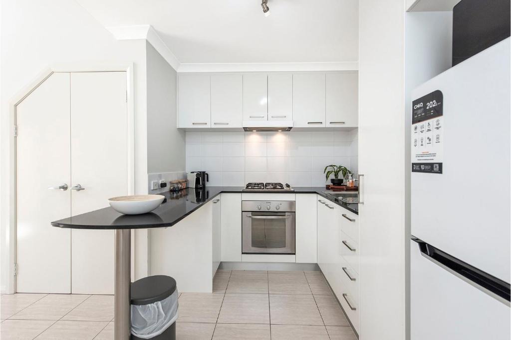Mandurah Apartment | Mandurah Accommodation Near Foreshore Modern 1BR Loft with Parking & WiFi