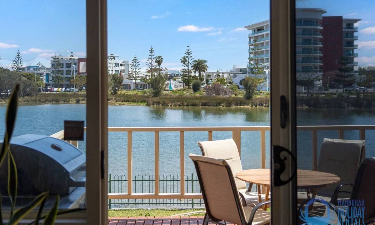 Mandurah Apartment | Mandurah Overlooking The Marina