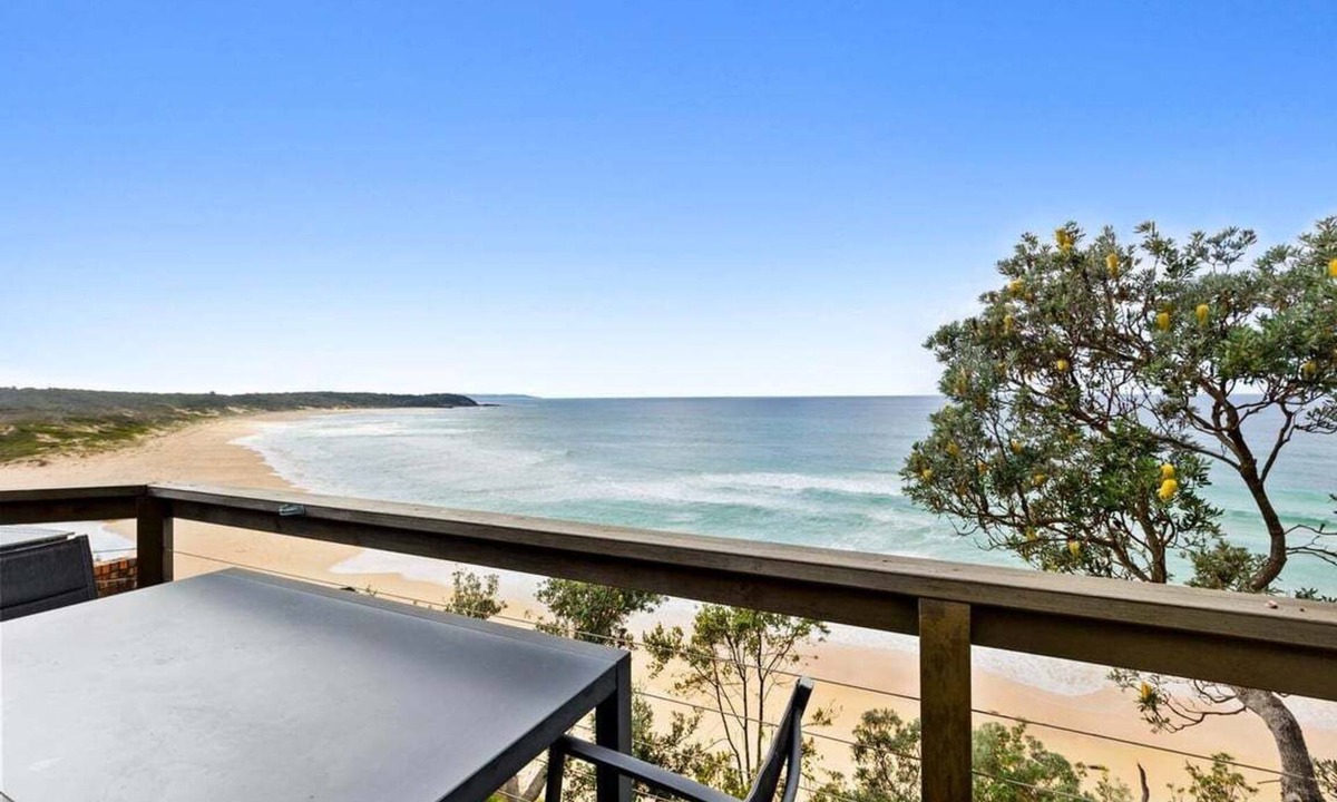 Manyana House | Manyana Beach Break ~ Fantastic deck and with panoramic views